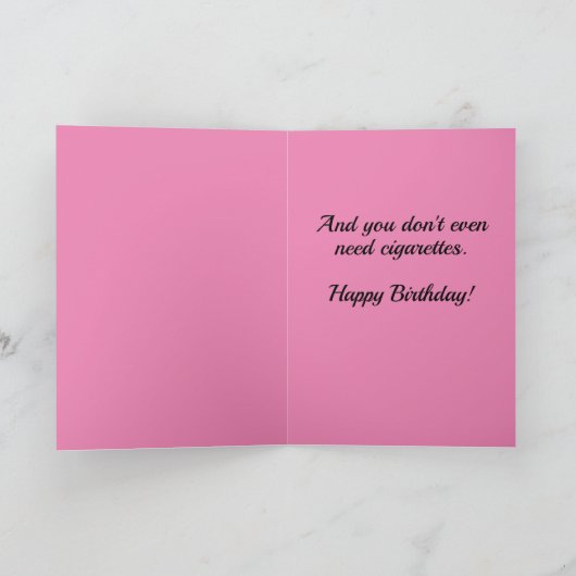 1950おもしろい年代の女性が喫煙の熱い誕生日 カード (内部)