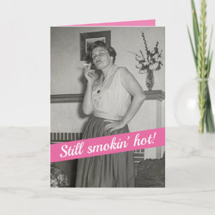 1950おもしろい年代の女性が喫煙の熱い誕生日 カード