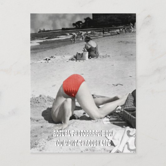 1950年のビーチ男の男が砂写真に頭 ポストカード (正面)