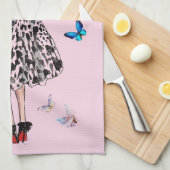 1950年の女性と蝶のクリスマスグリーティング キッチンタオル (四つ折り)