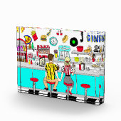 1950年代のカップルがダイナーで手を握り フォトブロック (右)