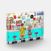 1950年代のカップルがダイナーで手を握り フォトブロック (左)