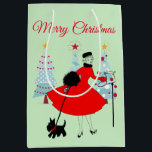 1950年代のビンテージクリスマスレディ with スコッティッシュテリア ミディアムペーパーバッグ<br><div class="desc">1950年代のクリスマスを彷彿とさせるこのレトロアートの女性は、赤いドレスを着て、スカートがたっぷりしたドレスを着用しています。</div>