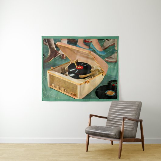 1950年代のポータブル広告レコードプレーヤーの画像 タペストリー (インサイチュ(横))