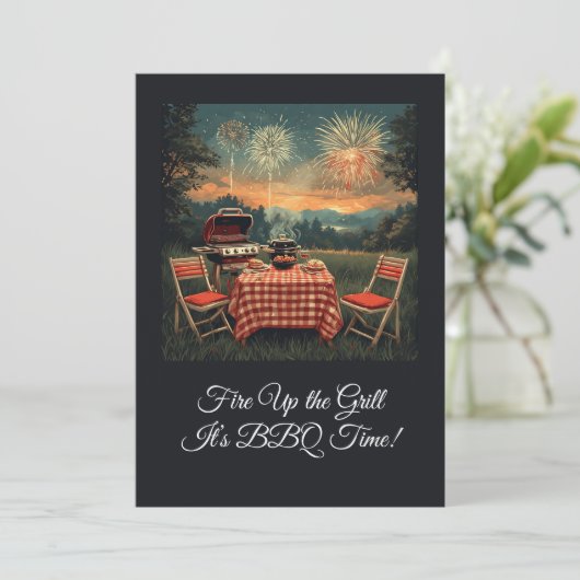 1950年代のレトロな裏庭BBQシーン - ノスタルジックな7月4日の 招待状 (スタンド正面)