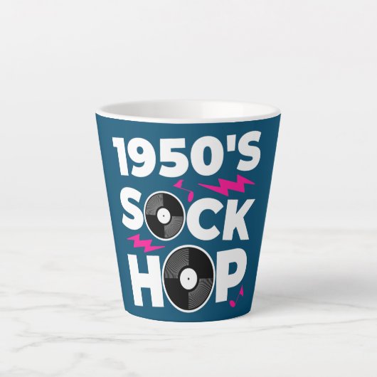1950年代のSock Hop 50のダンステーマパーティー  カフェラテマグ (正面)