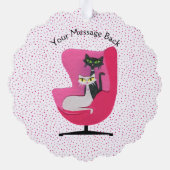 1950年代スタイル猫ヴィンテージピンクチェア水玉模様x 2 オーナメントカード (裏面)