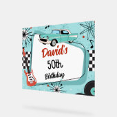 1950年代レトロな赤と青の誕生日パーティー アクリルサイン (傾斜)