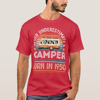 1950年生まれのキャンパーの70歳の誕生日キャンピングギフト緑 Tシャツ