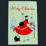 1950 Vintage Christmas Lady with Scotish Terror ミディアムペーパーバッグ<br><div class="desc">1950年代のクリスマスの様子は、赤いスカートのドレスを着た女性のレトロなアートワークと同じだった。</div>