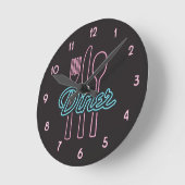 1950sネオンディナーピンク、青い銀器 ラウンド壁時計 (傾斜)