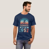 1952生まれ年70誕生日のギフトランニングランナー Tシャツ (正面フル)