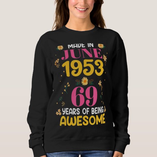 1953年6月に作られた69歳の女性の誕生日 スウェットシャツ (正面)