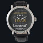 1955パーソナライズされた年70番目の誕生日また生まれは退職 腕時計<br><div class="desc">70パーソナライズされた歳か退職ギフトの特別な誕生日の人のための時計。このヴィンテージレトロスタイルブラック、ホワイト、金ゴールドデザインに名前をカスタム追加。名前と年を提供されたテンプレートで簡単に編集。特別なカスタム機会のための素晴らしい贈り物。そのマイルストーンのパーティーお祝いのためのギフトとパーティー供給の詳細は、ストアの"伝説的な"デザインで利用可能。</div>