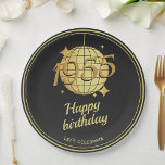 1955生まれ年70th birthday partyブラック紙プレート ペーパープレート<br><div class="desc">1955生まれ年70歳の誕生日紙プレートは、黒い背景に金のディスコのボールで飾られ、年番号を調整することができ、任意の誕生日パーティーのための真のフェスティバルのテーブルデコール要素を作成する。個人的なあいさつを追加することができる。</div>