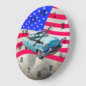 1956年のセダンDevilleキャデラックおよび米国旗 ラージ壁時計 (傾斜)