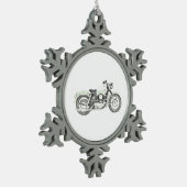 1957スポーツターモーターサイクルグリーンタンクとフェンダー スノーフレークピューターオーナメント (左)