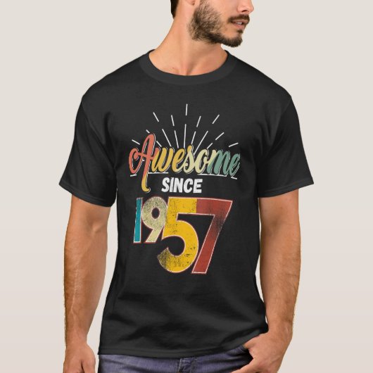 1957年から素晴らしい 66歳の誕生日 レインボー ヴィンテージ 1 Tシャツ (正面)
