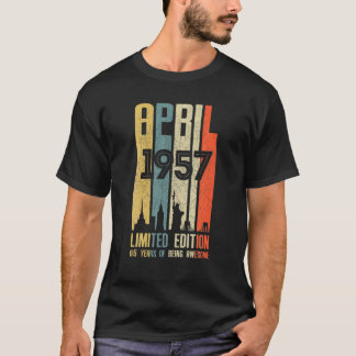 1957年4月65誕生日65歳1957年誕生日V Tシャツ
