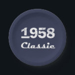 1958クラシック年60th Birthday Partyお祝い ペーパープレート<br><div class="desc">1958クラシック年60th Birthday Partyお祝い・コレクション。レトロな外観のためのダークブルーの背景60番目の誕生祝いデザイン。1958カスタマイズ年この誕生日パーティーの一種パーソナライズされたにする。TLS素晴らしデザインからのデザイン。</div>