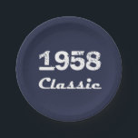 1958クラシック年60th Birthday Partyお祝い ペーパープレート<br><div class="desc">1958クラシック年60th Birthday Partyお祝い・コレクション。レトロな外観のためのダークブルーの背景60番目の誕生祝いデザイン。1958カスタマイズ年この誕生日パーティーの一種パーソナライズされたにする。TLS素晴らしデザインからのデザイン。</div>