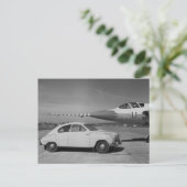 1958年製ビンテージSaab 93b 白黒写真 ポストカード (スタンド正面)