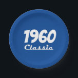 1960クラシック年60th Birthday Partyお祝い ペーパープレート<br><div class="desc">1960クラシック年60th Birthday Partyお祝い・コレクション。レトロな外観のためのダークブルーの背景60番目の誕生祝いデザイン。1960カスタマイズ年この誕生日パーティーの一種パーソナライズされたにする。TLS素晴らしデザインからのデザイン。</div>