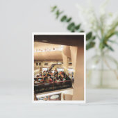 1960年代のモールでの午後 ヴィンテージスタイル ポストカード (スタンド正面)