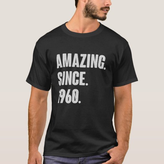 1960年以来の驚き – 誕生日ギフト61歳 Tシャツ (正面)