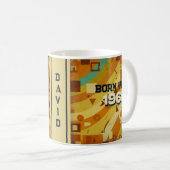 1960年生まれ 名前入りマグカップ - 60年代レトロ幾何学デザイン コーヒーマグカップ (正面右)