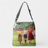 1960年10代の少女で頭に本を持つ クロスボディバッグ (裏面)