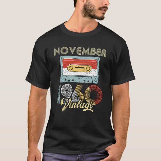 1960年11月のヴィンテージの誕生日のカセットテープ Tシャツ (正面)
