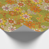 1960s、1970s緑およびオレンジ色のレトロフローラ ラッピングペーパー (角)