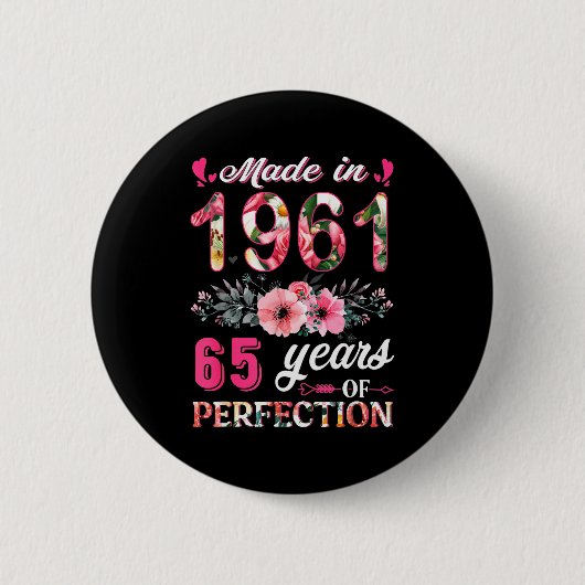 1961年生まれ お花の65歳 誕生日おめでとう 缶バッジ (正面)