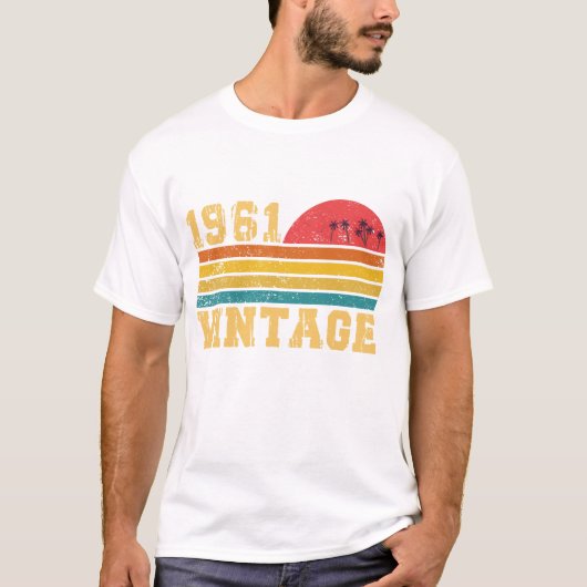 1961年 誕生日 レトロ ヴィンテージ サンセット Tシャツ (正面)