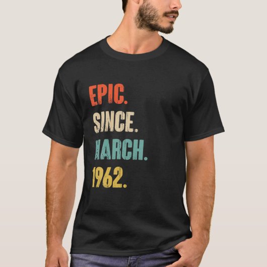 1962年3月以来の叙事詩60歳の贈り物 – 60歳の鳥 Tシャツ (正面)
