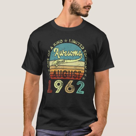 1962年8月から60年 続くすごい人 60歳のお誕生日プレゼント Tシャツ (正面)