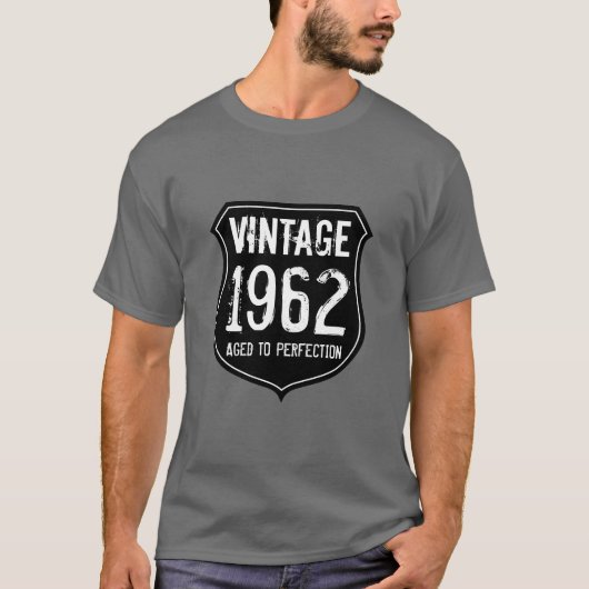 1962生まれ年にシャツの男性に完璧に年齢まで Tシャツ (正面)
