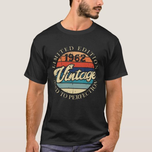 1962 Retro 60s and 70s Hippie Bday Tシャツ (正面)