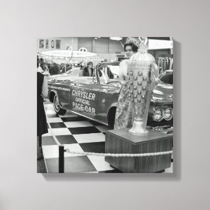 1963年シカゴ·オートショー·クライスラー·ペース·カー·ウーマン キャンバスプリント