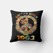 1963年以来のGroovyヴィンテージ誕生日パーティーの平和 クッション (裏面)