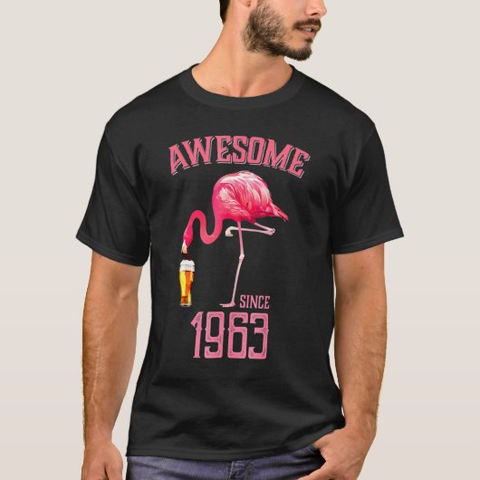 1963素晴らし年の誕生以来ピンクのフラミンゴの鳥 Tシャツ (正面)