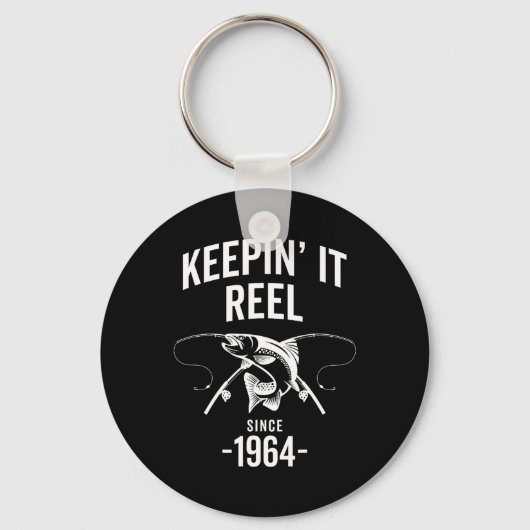 1964誕生日Fi以降の61番目の魚釣りKeepin Itリール キーホルダー (正面)