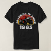 1965年の誕生以来モンスタートラックドライバーがそれを粉砕 Tシャツ (デザイン正面)