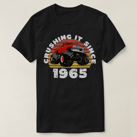 1965年の誕生以来モンスタートラックドライバーがそれを粉砕 Tシャツ (デザイン正面)
