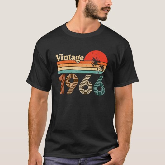 1966年生まれのためのレトロデザインの誕生日ギフト Tシャツ (正面)
