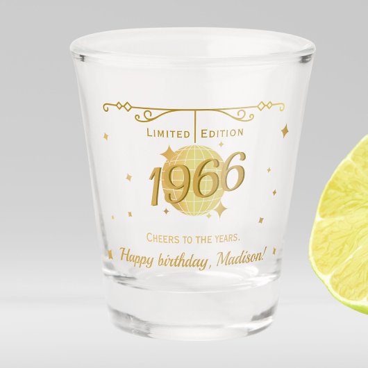 1966生まれ年60歳の誕生日パーティーでバーウェアを飲む ショットグラス