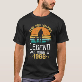 1966素晴らし年から56番目の誕生日犬の男が入っ生まれている Tシャツ
