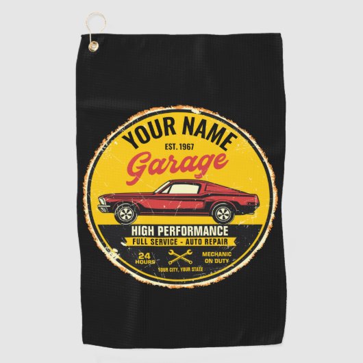 1967 パーソナライズされたファストバック赤クラシック車ガレージ ゴルフタオル (正面)