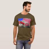 1968年のプリマスのロードランナーおよび米国旗 Tシャツ (正面フル)